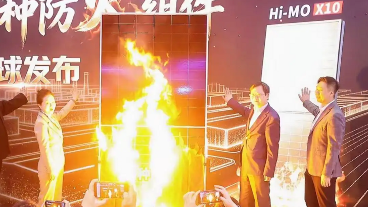 Close to the source but no cause for alarm at the demonstration of the Hi-MO X10