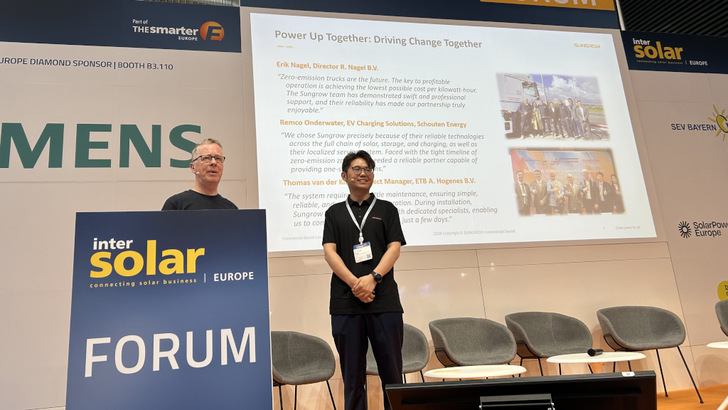 Session stage at the Intersolar Europe 2026 in Munich: Hans-Christoph Neidlein (pv Europe) with Lance Hong (Sungrow)
