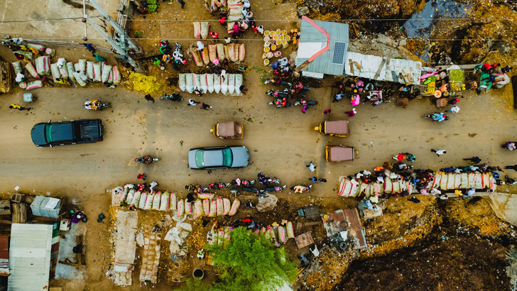 A single rooftop panel amid a market that mostly runs without the grid