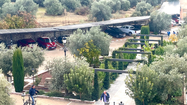Pulling double duty in the Spanish sun – the carport at the Hotel Cigarral Santa María near Toledo