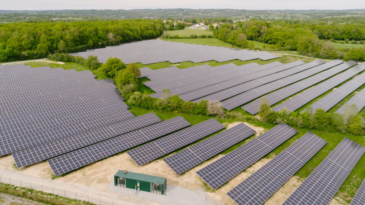 To qualify for feed-in tariffs, larger solar parks were simply split into many smaller installations