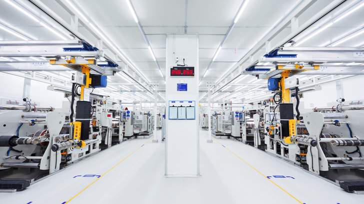 Symmetry as management principle: inside a CATL production workshop