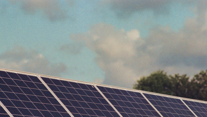 Ambivalent UK weather and the 600 MWh argument for transmission-connected storage
