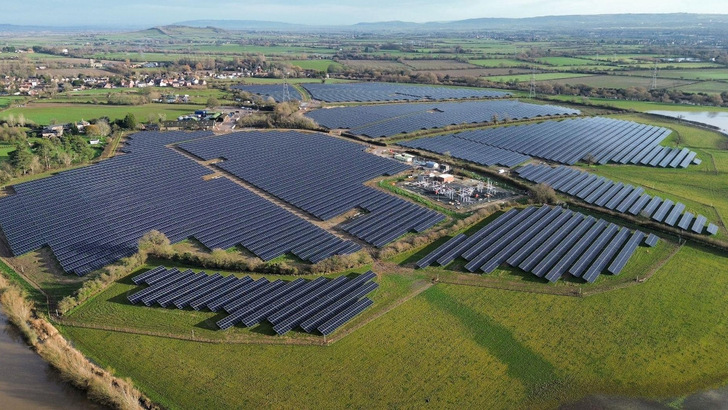 Solar panels meet English hedgerows at Maisemore, Gloucestershire