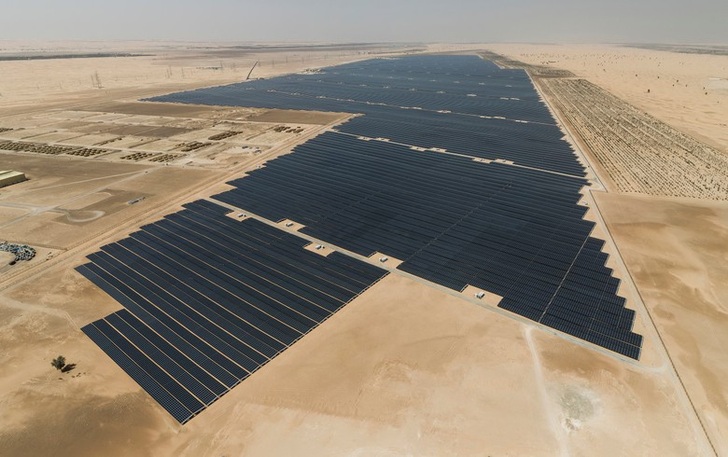 1,177 GW solar plant »Noor Abu Dhabi« started operation recently. - © WAM: Emirates News Agency
