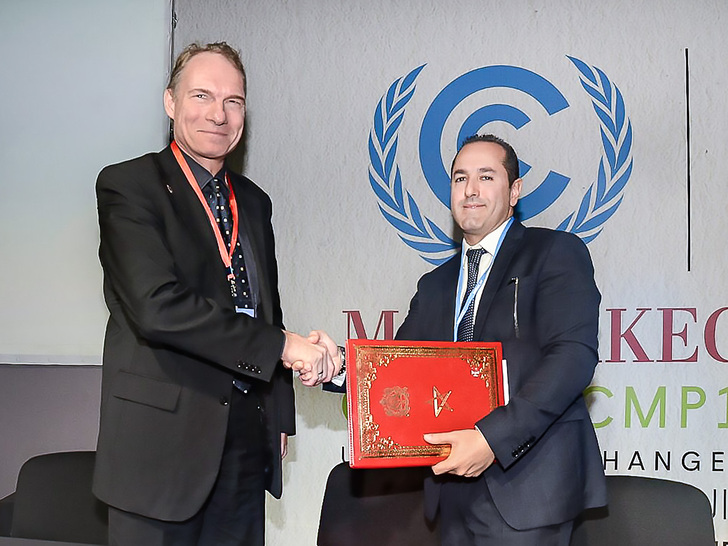 Paul Grunow, Co-founder and Board Member PI Berlin and Badr Ikken, General Director of IRESEN signed a cooperation agreement at the COP 22 climate summit in Marrakech, Morocco. - © PI Berlin
