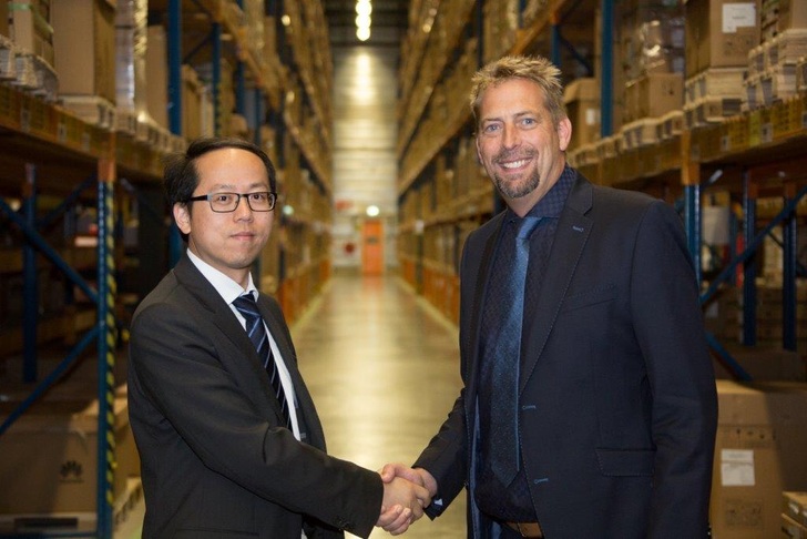Guoguang Chen, General Manager for Huawei Solar Europe (left) and John Scherders, VP Operations Technology Europe at DHL at the expanded European Supply Center of Huawei Solar in Eindhoven.