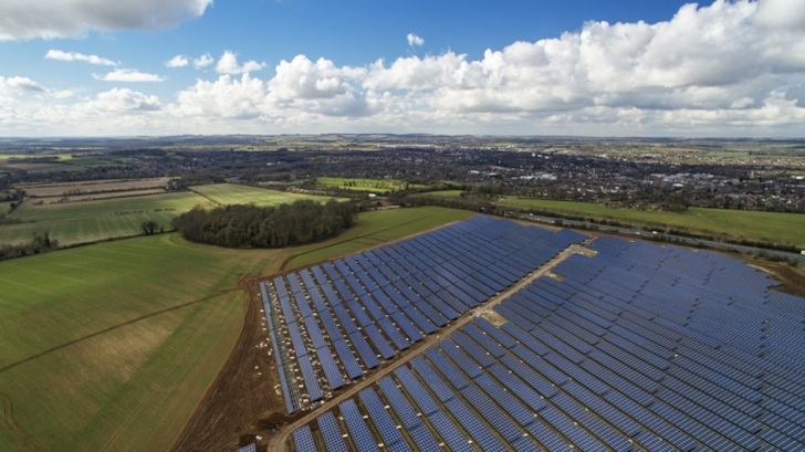 Over the course of the sunny Easter weekend, GB broke its record for consecutive no-coal hours, setting a new record of 90 consecutive no-coal hours. - © Solarcentury
