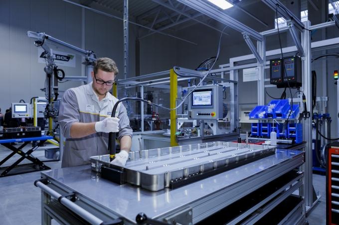 The new plant of Akasol for lithium-ion energy storage systems serves mainly commercial electric vehicles as busses and trucks