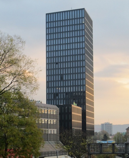 View of the solar façade of Grosspeter Tower in Basel: winner of two awards for combining architecture and solar technology. - © Kaco New Energy
