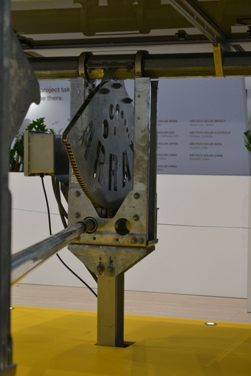 Locking mechanism that can be released in case of high winds.