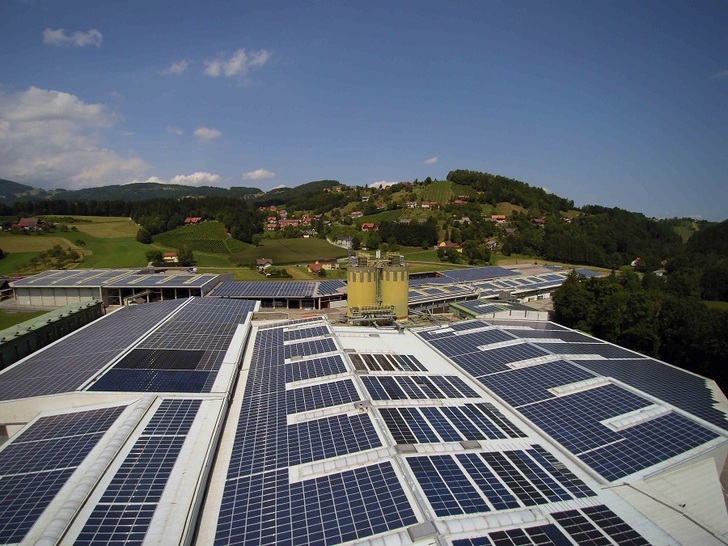 12,000 modules from Kioto Solar are installed at the Citizens solar power plant in Wermersdorf/Austria.