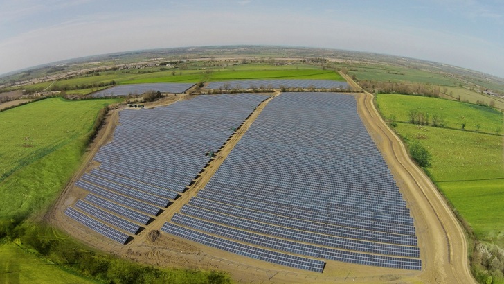 Done deal: CEE from Hamburg took over this solar field (17.7 MW) near Northampton. - © BayWa r.e./S. Grabner
