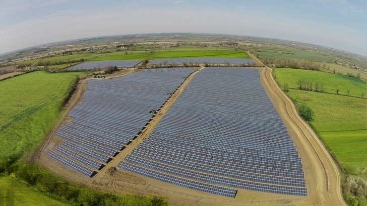 Done deal: CEE from Hamburg took over this solar field (17.7 MW) near Northampton. 