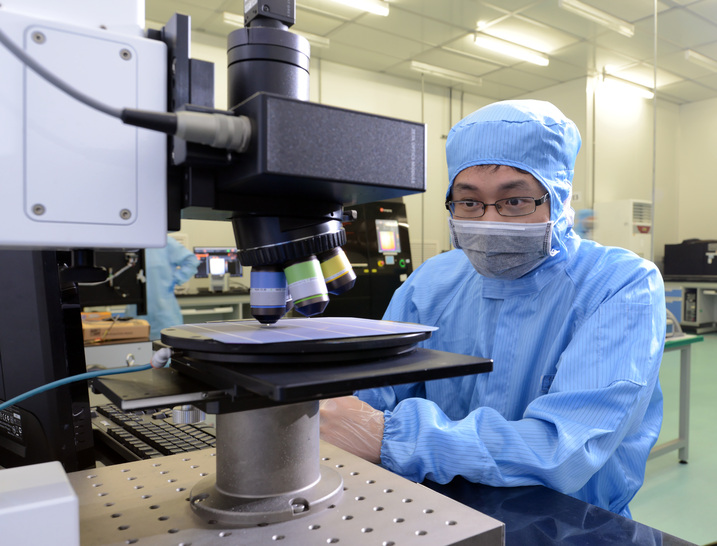 German manufacturers are benefiting from the solidly rising demand for solar panels; and are upgrading their production sites – tentatively but continuously.