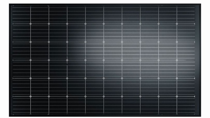 The Vision 60M black’s front glass reflects less sunlight, thus allowing it to be used more widely. - © Solarwatt
