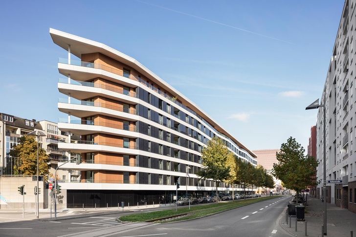 Plus energy house in Frankfurt with building-integrated photovoltaics (BIPV).