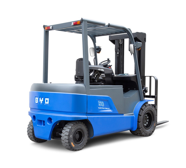 BYD ECB50 counterbalance forklift truck – now available with a dual-charging system