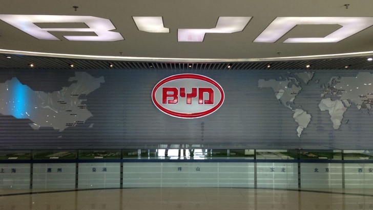 Next to Tesla, BYD is the only global corporation that develops, manufactures and sells everything from PV to energy storage to electric cars. - © HS
