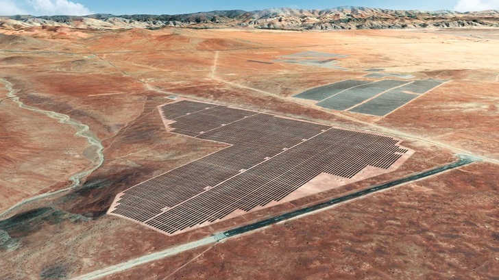 La Huella” PV project (photomontage) and other solar plants in Chile are realized by the CCE Group without a bank, but through a joint venture with a German pension fund.