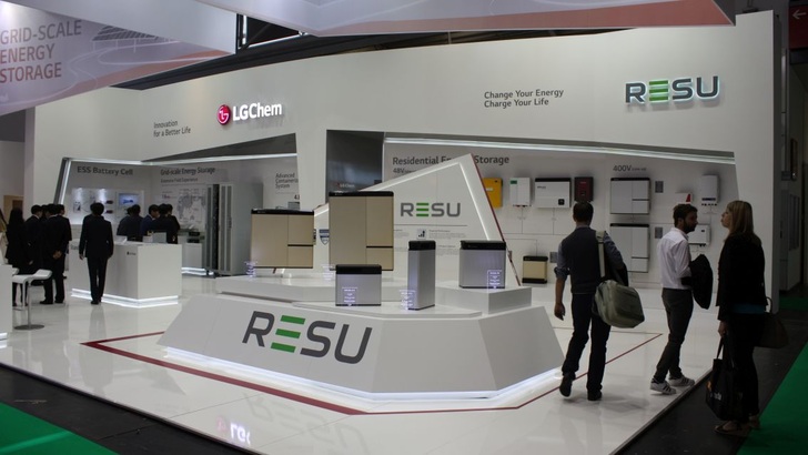 LG-Chem's new Resu family covers residential energy storage from 3.3 kilowatt-hours to 9.8 kilowatt-hours. - © HS
