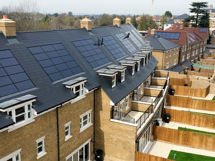 In the United Kingdom, there are a total 1,007,427 PV installations, of which more than 90% are covered by small-scale PV systems. - © Ernst Schweizer

