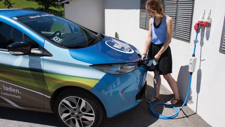 NRG Kick by Dinitech combines wallbox and charging cable for electric cars.