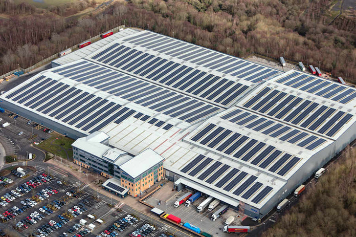 3.8 MW rooftop PV plant on Lyreco’s 15-acre National Distribution Centre in Telford, UK.