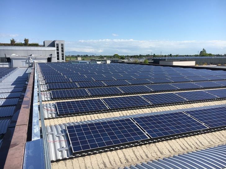 A 367 kW PV system powers the headquarters of food wholesaler Polo in Teolo, close to Verona.
