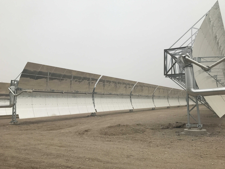 CSP technology, unlike photovoltaics, concentrates sunlight and converts it into heat. - © ABB
