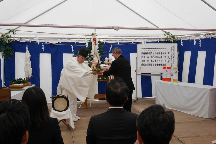 As is traditional in Japan, the ceremony involved a blessing from a Shinto priest. - © juwi
