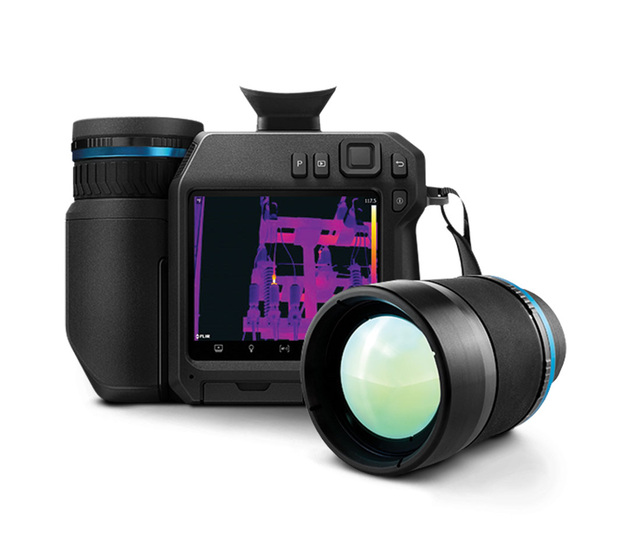 The T860 features an ergonomic housing and a bright LCD touch screen display - © Flir
