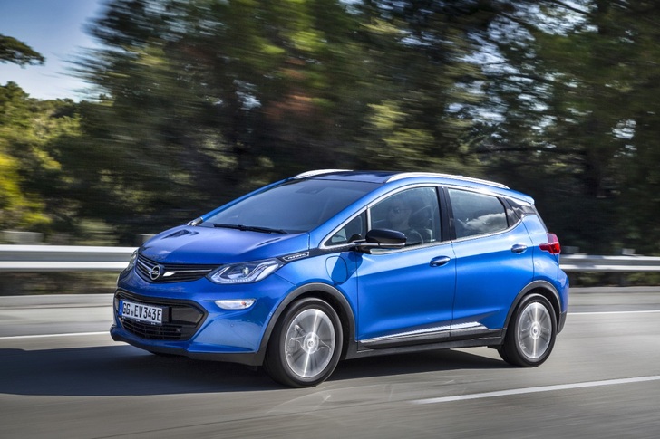 The new electrric car Opel Ampera-e has the longest range of a non Tesla and and an expected sales price between 30.000 and 40.000 Euro. - © Opel
