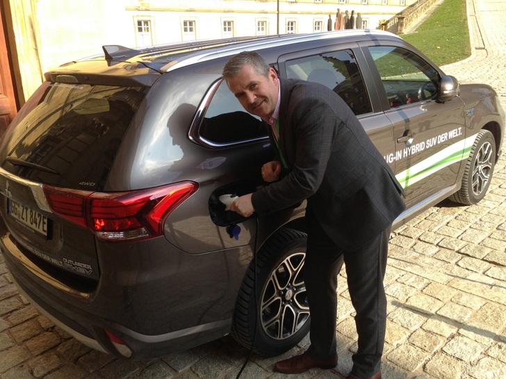 The new Mitsubishi Outlander is a hybrid car combining electric drive and internal combustion engine as range extender. 