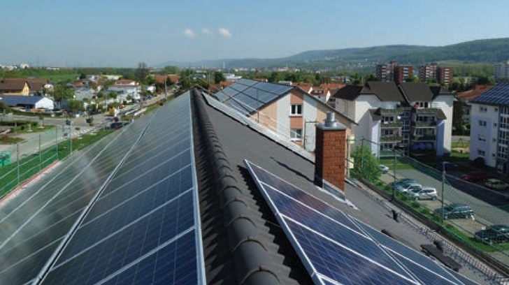 The total investment cost for the PV rooftop installations of the energy cooperative in Heidelberg was 525,000 EUR.