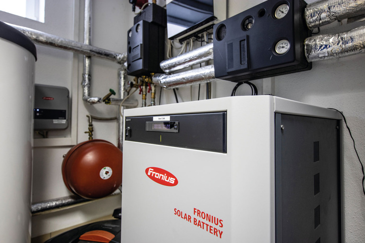 Thanks to the Fronius Ohmpilot, the Fronius Solar Battery and the eCharge wallbox, the Auer family is 90% self-sufficient. - © Fronius International
