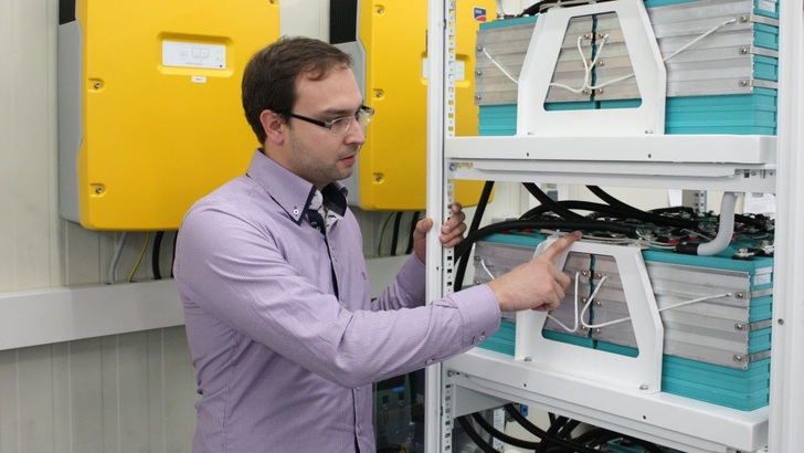 Commercial energy storage takes new technologies to manufacturers and the industry.