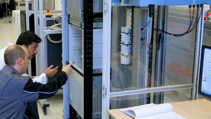 Before starting the battery tests the set-up is checked once again.