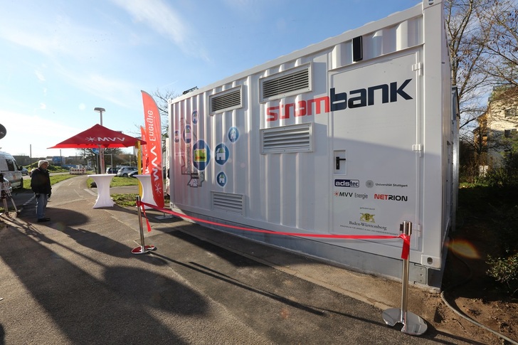 Global grid-connected energy storage capacity will surge to 21 GWh by 2025, according to IHS Markit. A trend is also neighborhood storage as here in Mannheim/Germany. 