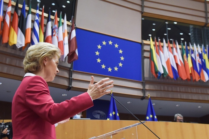 Ursula von der Leyen, President of the European Commission, addresses the extraordinary Plenary of the European Parliament on the Commission’s proposal on the Multiannual Financial Framework (MFF) and the Recovery Instrument. - © European Union, 2020
