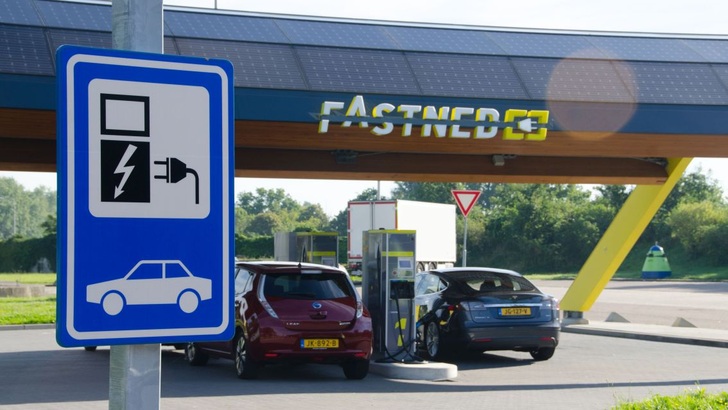 EVs become standard in transportation - sooner or later. - © Fastned
