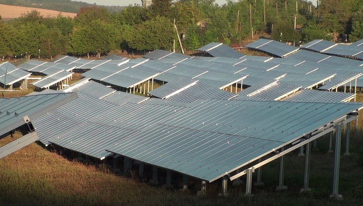 Driven by feed-in tariffs the renewable energy generation capacitiy in Ukraine is exptected to reach 2 GW by the end of 2018, with a large share of photovoltaics.