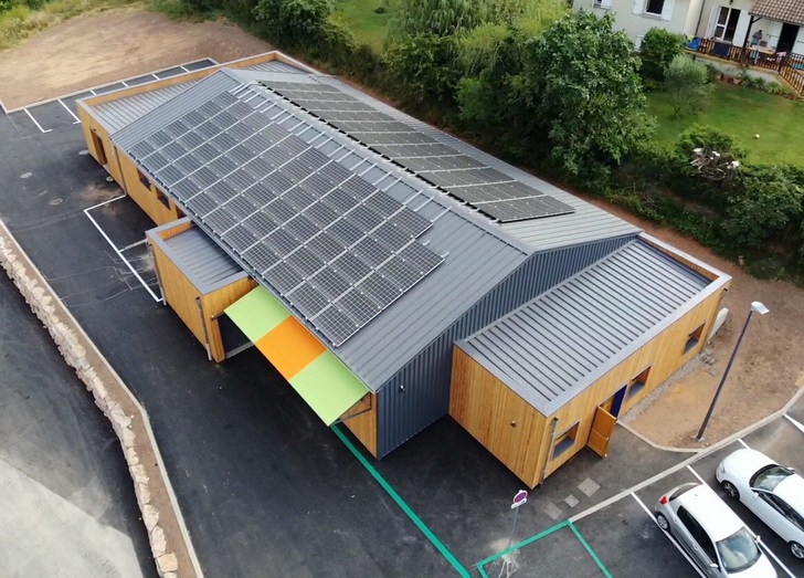 The 36 kW installation sits atop the rooftop of the new Lou Cussou Biocoop store in the town of Saint-Affrique (Aveyron), and comprises 120 Q.PEAK-G4.1 300 W solar modules. - © Hanwha Q CELLS
