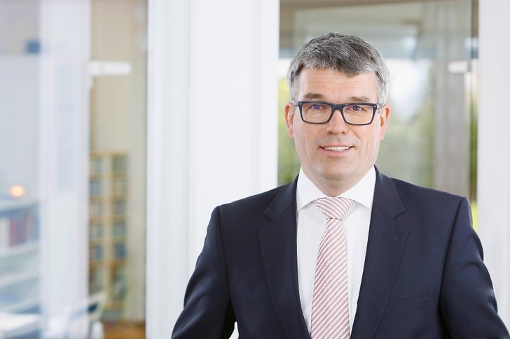 Stefan Degener, First Solar's Head of Business Development for Europe, Turkey, and Africa is revealing some details of the new record Series 6 thinfilm solar module.