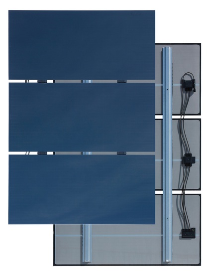 An important factor for reducing BOS costs is the bigger size of the new sub-modules of First Solar`s new 365-watt Series 5 module. This enables material cost savings and faster installation. - © First Solar
