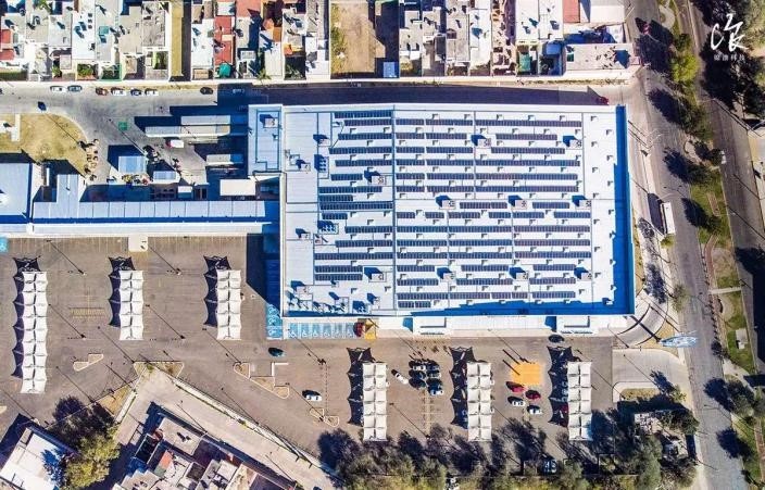 One of the four Walmart stores in Mexico that is now fitted with a solar roof and Solis string inverters. - © Ginlong Technologies
