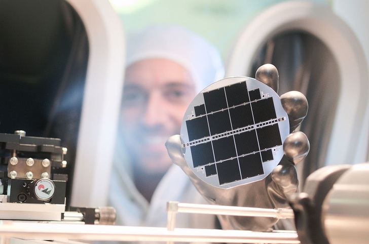 Researchers of Fraunhofer ISE have increased the efficiency of  silicon-based solar cells uo to 34.1 percent. - © Fraunhofer ISE
