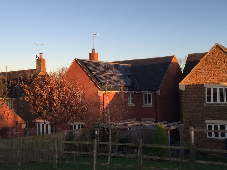 Fronius sold inverters for 120 MW residential solar applications in UK in 2015 and sees good growth opportunities. One of the references is a 3,46 kW rooftop installation for a family home in Banbury, Oxfordshire with a Primo inverter. - © Fronius

