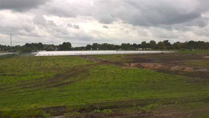 In Veendam (Groningen region), Goldbeck Solar manages the construction of a suburban solar park with 15.5 MW.
