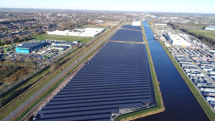 With 15,5 MW Veendam is one of the largest solar farms in the Netherlands. The installation was quite challenging. - © Goldbeck Solar
